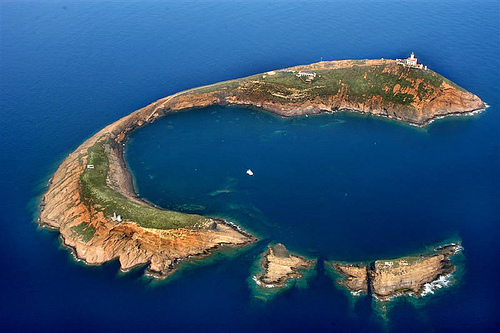 Islas Columbretes. Están situadas cerca de de la costa de Castellón. Reserva natural protegida
